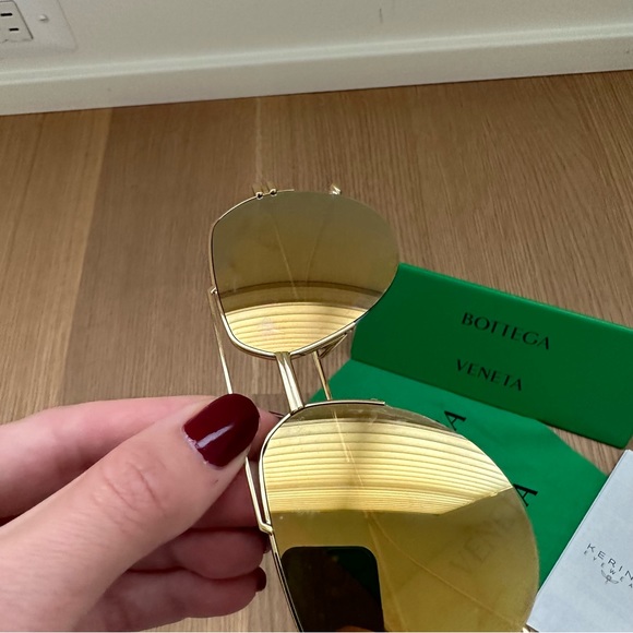 Bottega Venata Sunglasses with Case - Picture 11 of 12